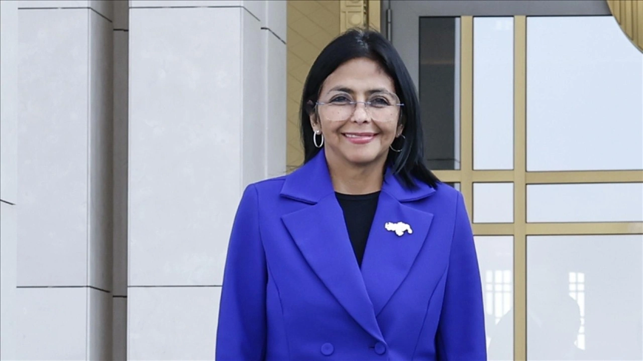 Maduro'nun yardımcısı Delcy Rodriguez yemin ederek Ge&ccedil;ici Devlet Başkanı oldu