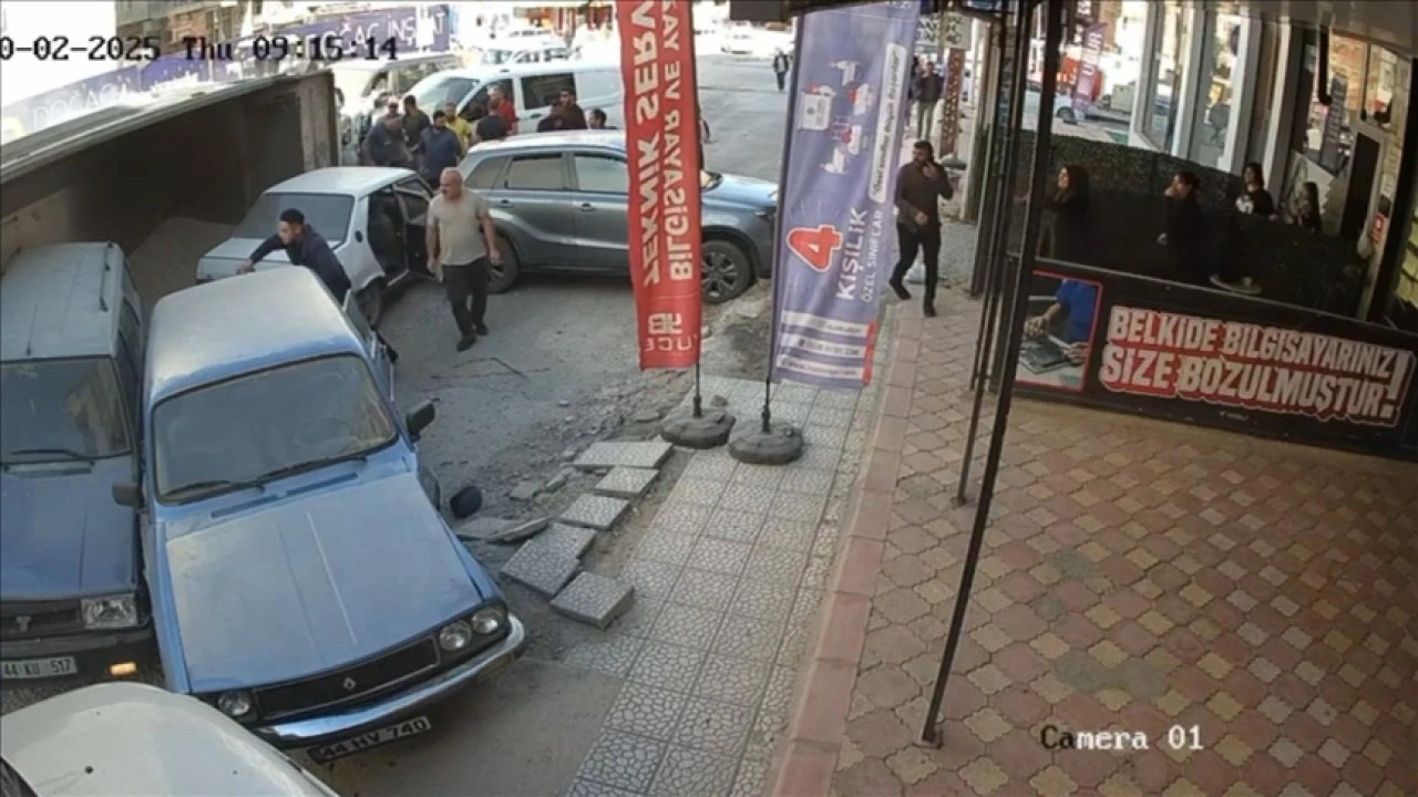 Malatya'da freni arızalanan kamyonun 15 araca çarpması güvenlik kamerasında