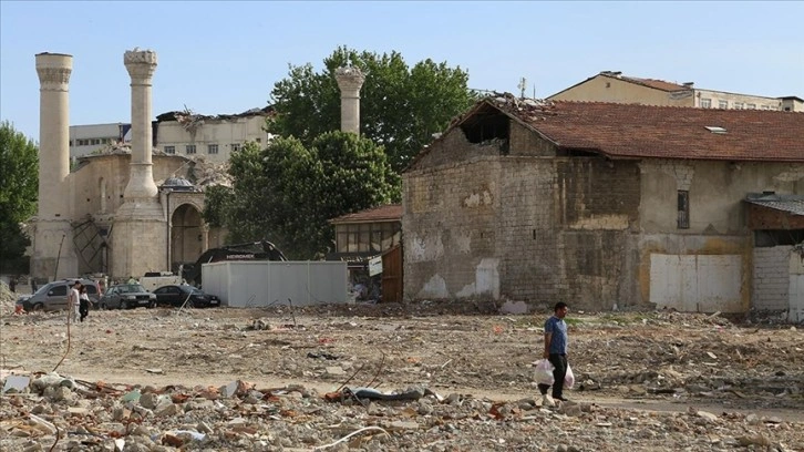 Malatya esnafı depremde yıkılan iş yerleri için 