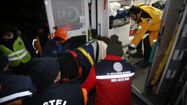 Malatya'da depremden 44 saat sonra 1 kişi kurtarıldı