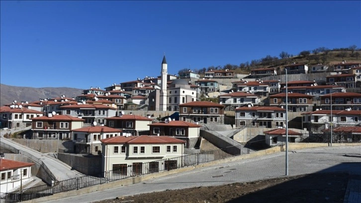 Malatyalı depremzedeler evlerine kavuşmanın mutluluğunu yaşıyor