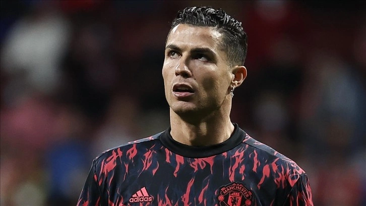 Manchester United, kulübü eleştiren Ronaldo'nun posterini stattan kaldırdı