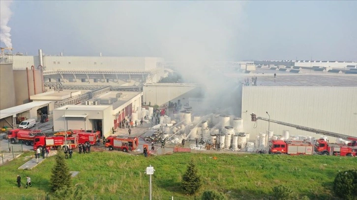 Manisa'da fabrikada çıkan yangına müdahale ediliyor