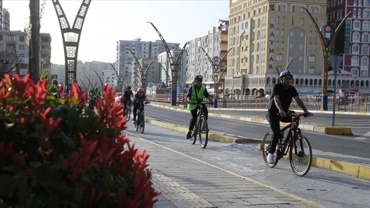 Mardin'de kalp sağlığına dikkati çekmek için pedal çevirdiler