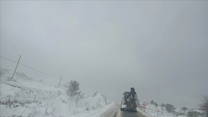 Marmara Adası'nda kar etkili oluyor