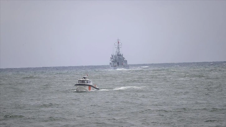 Marmara Denizi'nde batan geminin mürettebatını arama çalışmaları 4. gününde sürüyor