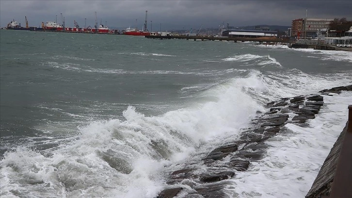 Marmara Denizi'nde ulaşıma poyraz engeli