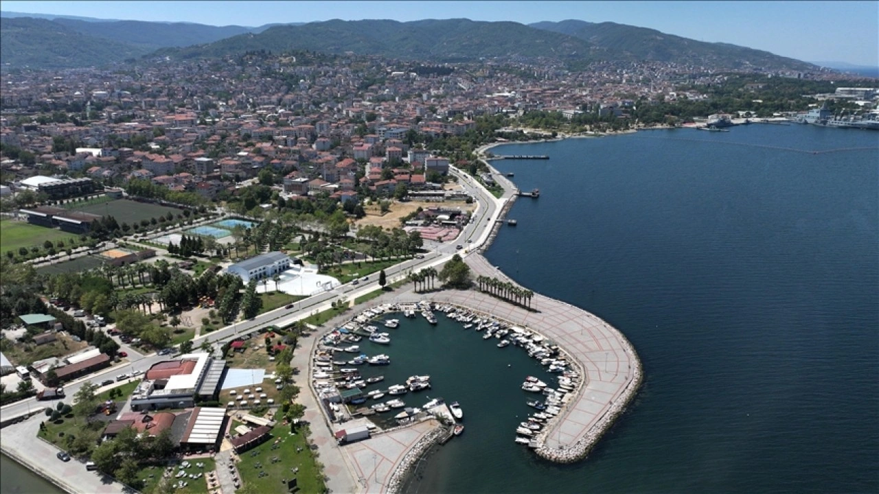 Marmara Depremi'nin merkez üssü Gölcük'te konutlar "güvenle" dönüştürülüyor