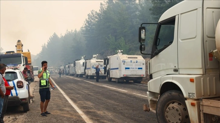 Marmaris'teki orman yangınını söndürme çalışmalarına polisten 312 personel ve 21 TOMA ile deste
