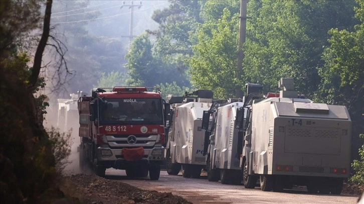 Marmaris'teki yangının katı atık depolama tesisine sıçramaması için koridor açıldı