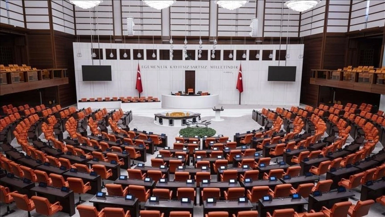 Meclis'e "&Ccedil;ocuk 5 yaşına gelene kadar ebeveynlerden biri uzaktan &ccedil;alışabilsin" talebi