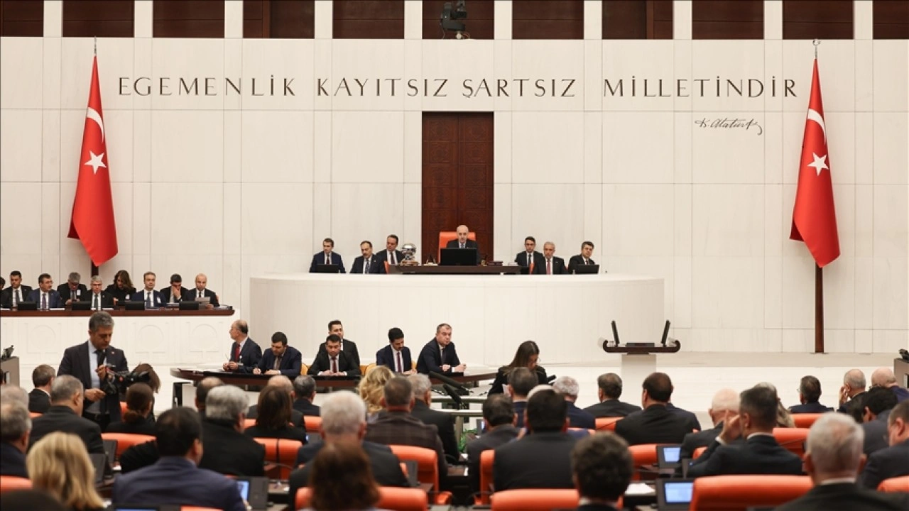 Mecliste yoğun ge&ccedil;en b&uuml;t&ccedil;e maratonu sona erdi