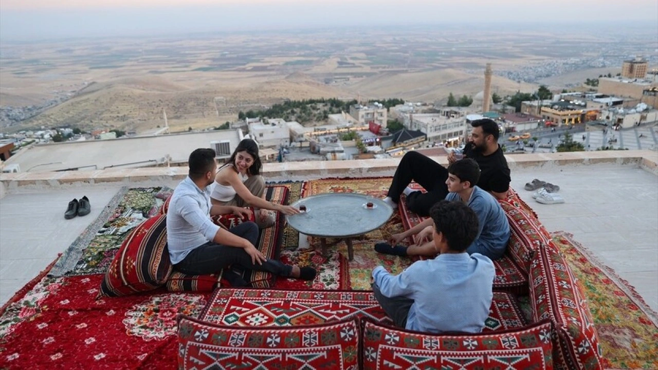 Medeniyetler şehrinin bunaltan sıcaklarında "dam palas" keyfi yaşanıyor