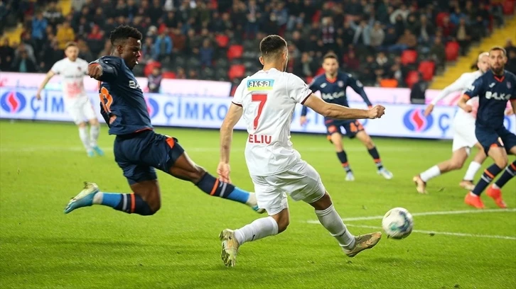 Medipol Başakşehir deplasmanda Gaziantep FK ile 1-1 berabere kaldı