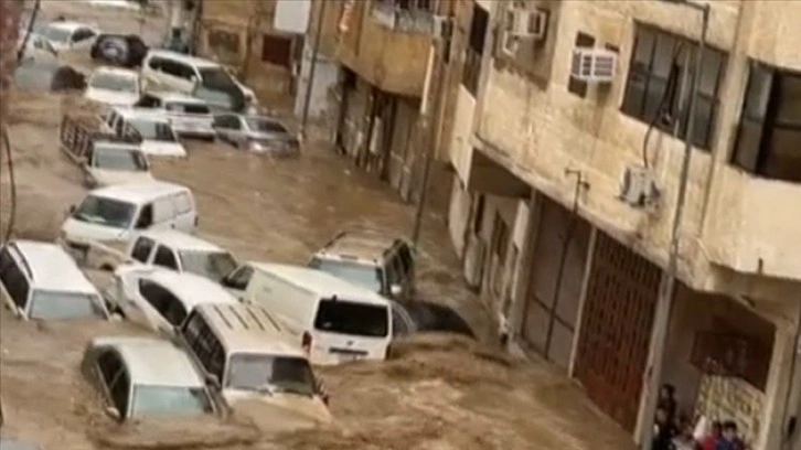 Mekke'de şiddetli yağışlar sele neden oldu