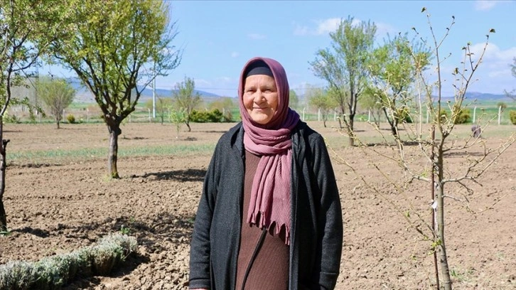 Memleketine kesin dönüş yapan Kezban Kurnaz, çiftçilere öncü oldu