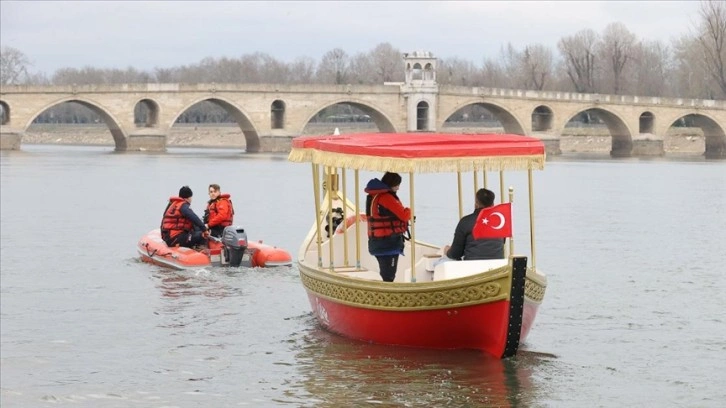 Meriç Nehri'nde kancabaş tipi kayıklarla gezinti yapılabilecek