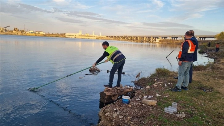 Meriç Nehri'nden köpüklenme iddiaları üzerine numune alındı