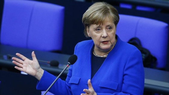 Merkel'den Alman milletvekillerinin e-postalarının hacklenmesiyle ilgili Rusya'ya suçlama