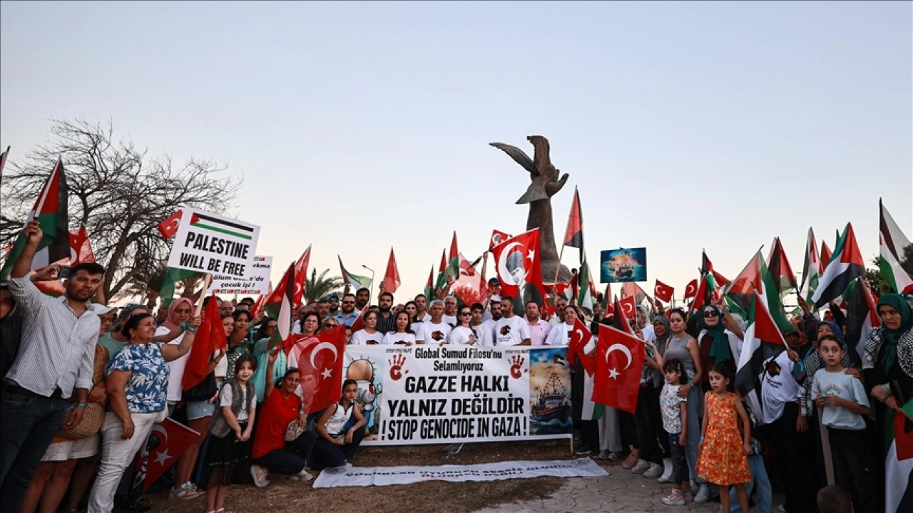 Mersin'de Küresel Sumud Filosu'nu "selamlama" etkinliği düzenlendi