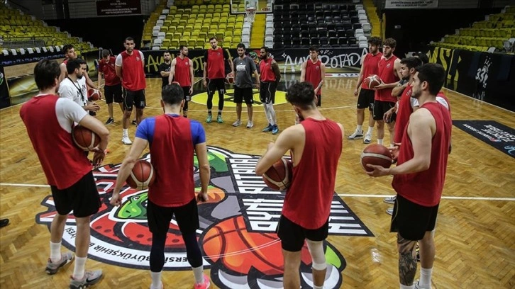 Mersin'in erkek basketbol takımı, seyircisi önünde Süper Lig'e çıkma peşinde