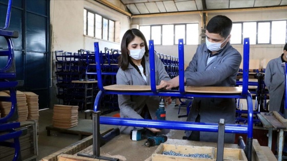 Meslek lisesi öğrencileri köy okulları için seferber oldu