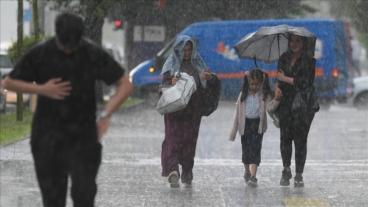 Meteorolojiden Ankara çevresi için gök gürültülü sağanak uyarısı