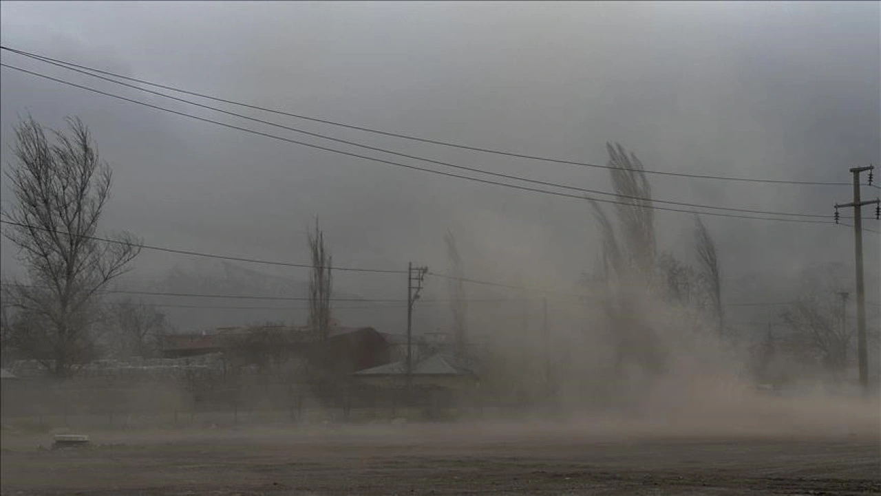 Meteorolojiden bazı iller için kuvvetli rüzgar, fırtına ve toz taşınımı uyarısı