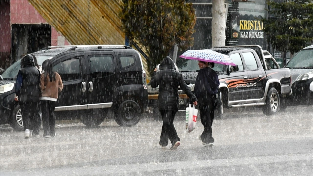 Meteorolojiden bazı iller için kuvvetli sağanak uyarısı