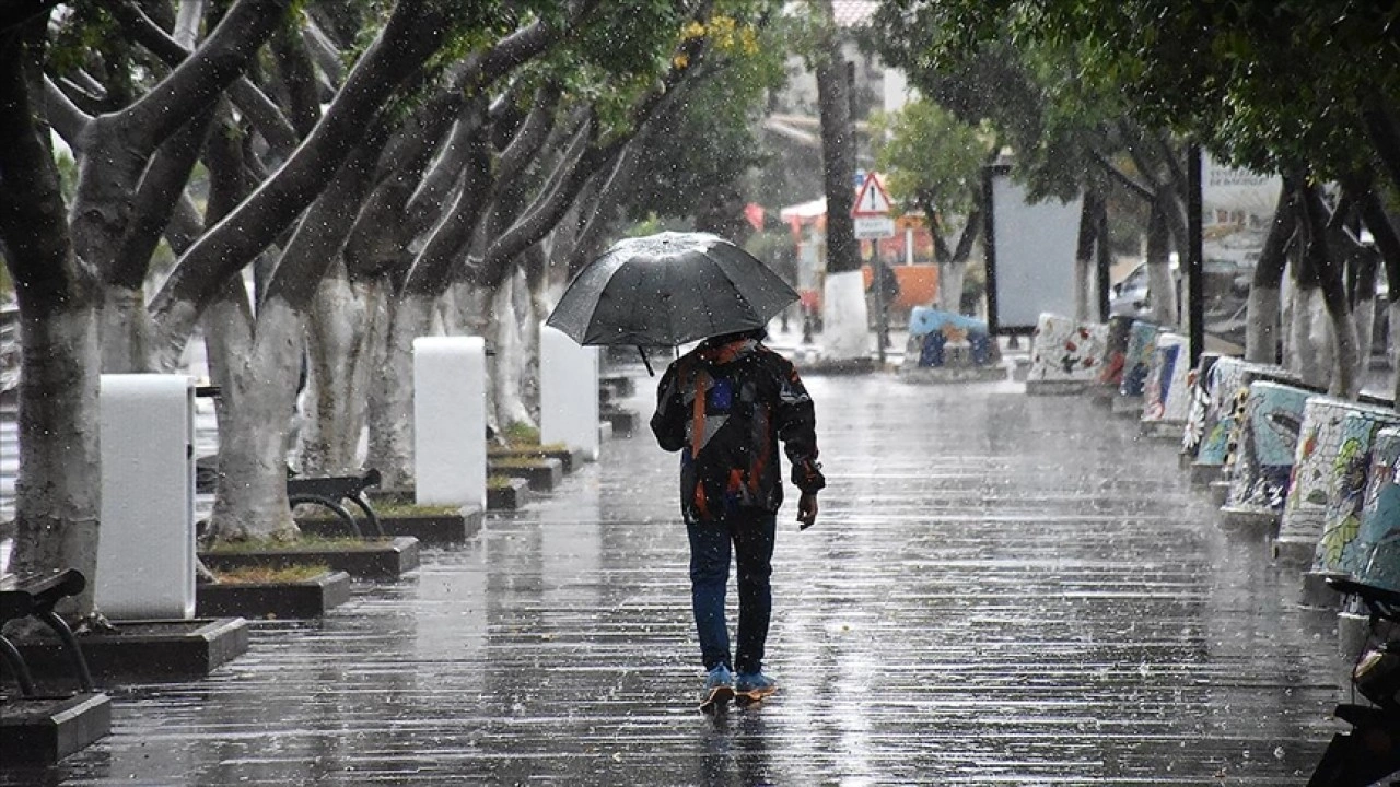 Meteorolojiden T&uuml;rkiye'nin bazı b&ouml;lgeleri i&ccedil;in kuvvetli yağış ile fırtına uyarısı