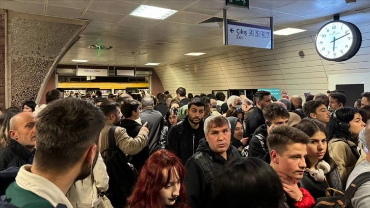 Metro arızası nedeniyle Altunizade İstasyonu'nda yoğunluk