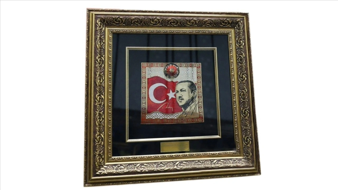 MHP Genel Başkanı Bahçeli'den Cumhurbaşkanı Erdoğan'a anlamlı hediye