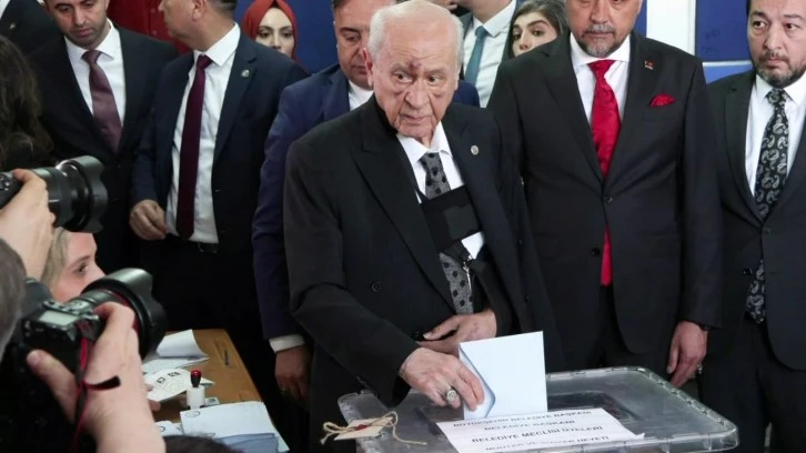 MHP lideri Devlet Bahçeli’nin kırılan kolunun sırrı! -Ömür Çelikdönmez yazdı-