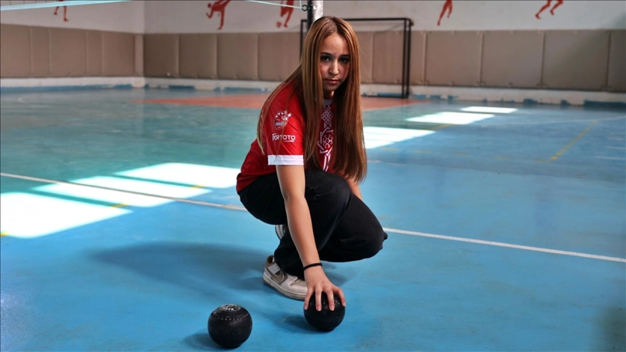 Milli bocce sporcusu Zeynep, İrlanda'da "kürsü" mücadelesi verecek