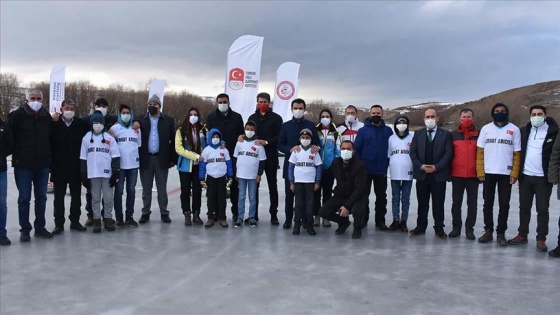 Milli curlingciler köy çocuklarının 