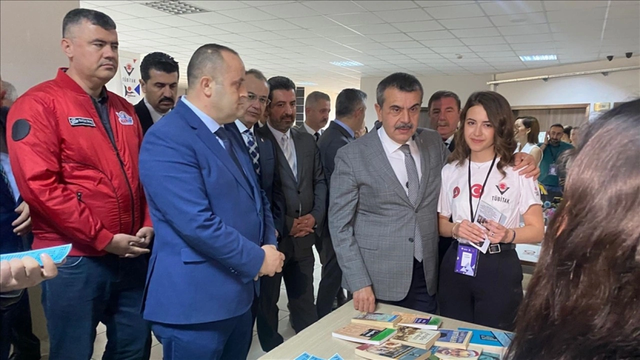 Milli Eğitim Bakanı Tekin, Balıkesir'de okul ziyaretlerinde bulundu