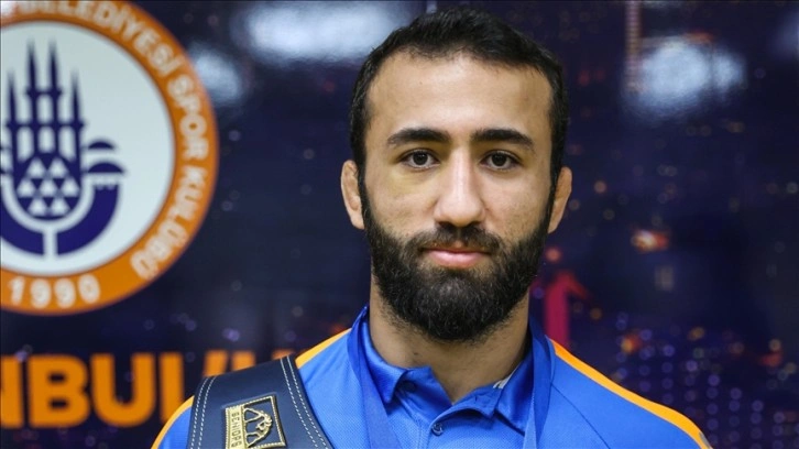 Milli güreşçi,