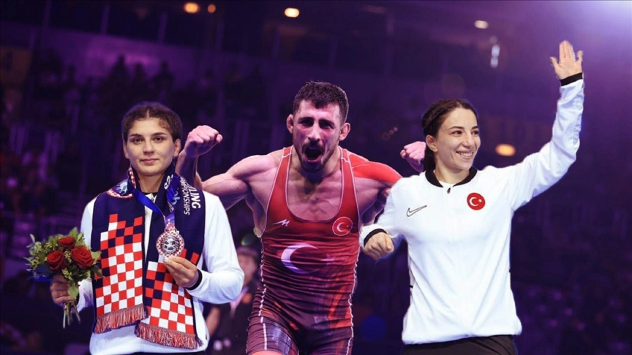 Milli güreşçiler, Dünya Şampiyonası'nı 1 gümüş, 2 bronz madalyayla tamamladı