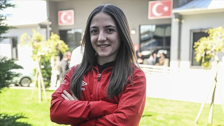 Milli halterci Cansu Bektaş, gençlerde dünya şampiyonu oldu