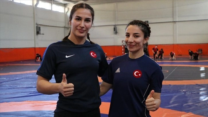 Milli kadın güreşçiler Çavuşoğlu ve Yavuz, olimpiyatlarda altın madalyaya odaklandı