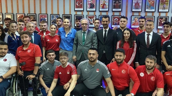 Milli kadın güreşçiler olimpiyatlara isimlerini 