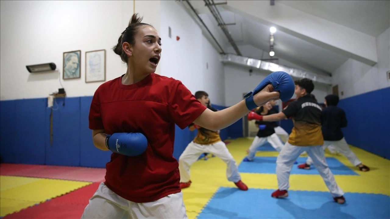 Milli karateci Semra, babası ve dedesinin hayallerini gerçekleştirmeye odaklandı