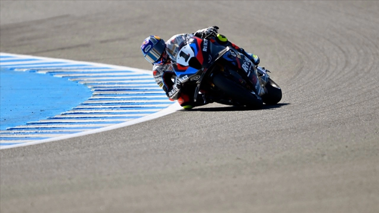 Milli motosikletçi Toprak Razgatlıoğlu, 2025 Dünya Superbike'ta şampiyon oldu