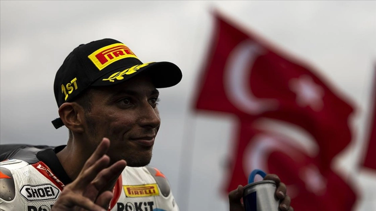 Milli motosikletçi Toprak Razgatlıoğlu, Fransa'da birinci oldu