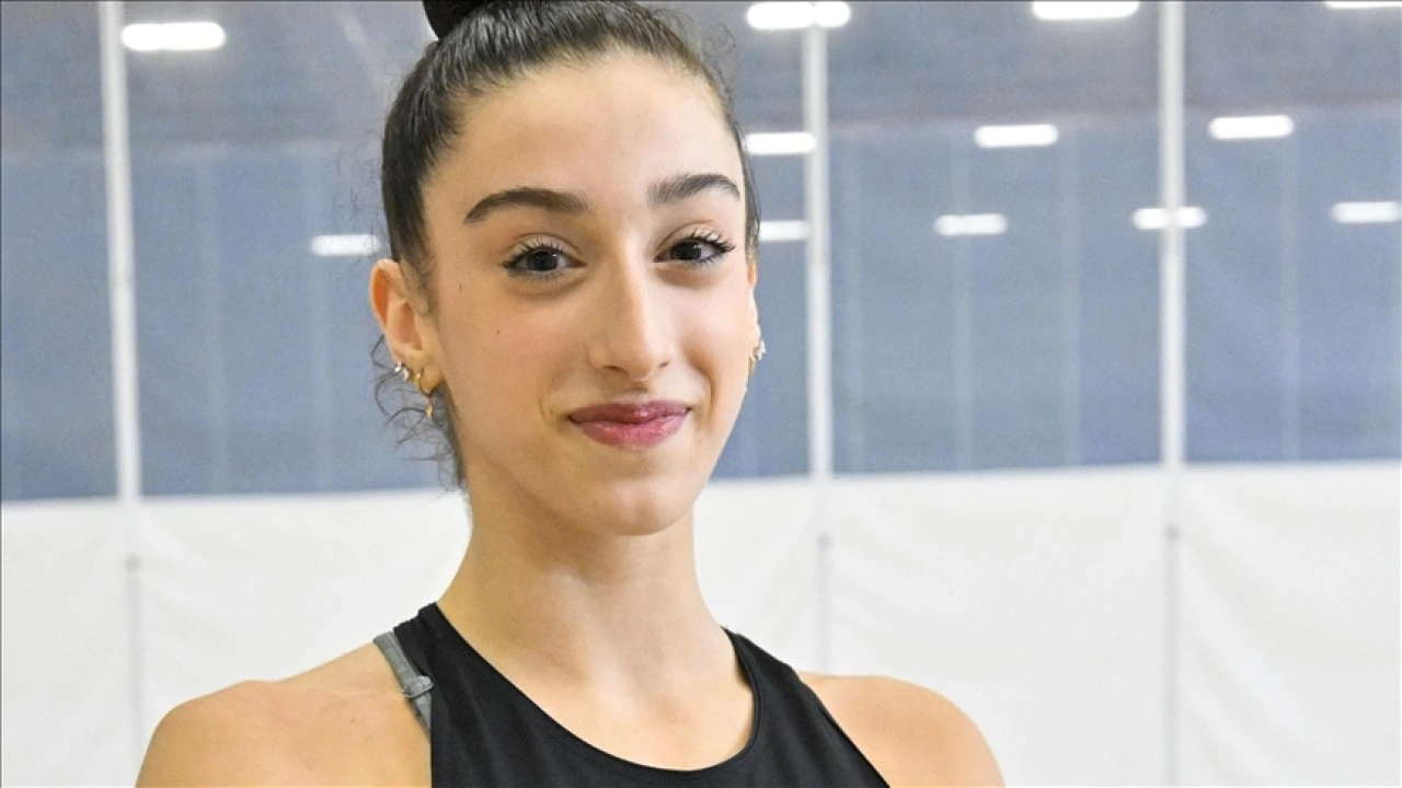 Milli ritmik cimnastikçi Hatice Gökçe Emir'den Dünya Şampiyonası'nda bir ilk daha