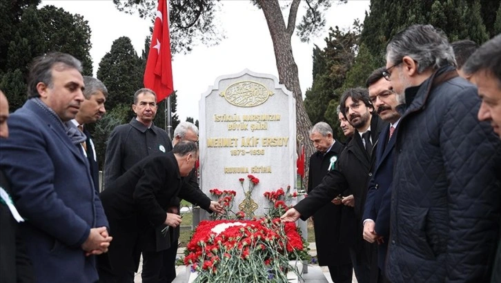 Milli şair Mehmet Akif Ersoy kabri başında anıldı