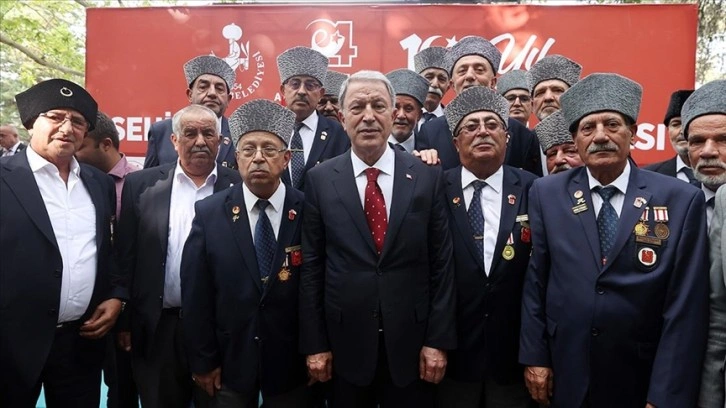 Milli Savunma Bakanı Akar, Konya'da şehit aileleri ve gazilerle bir araya geldi