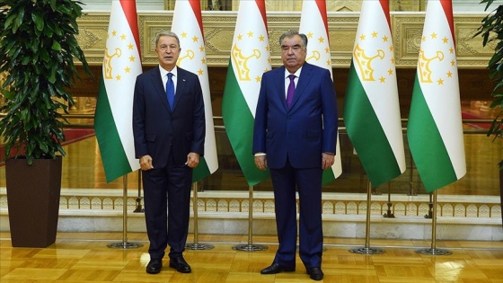 Milli Savunma Bakanı Akar Tacikistan'da Cumhurbaşkanı Rahman ile görüştü