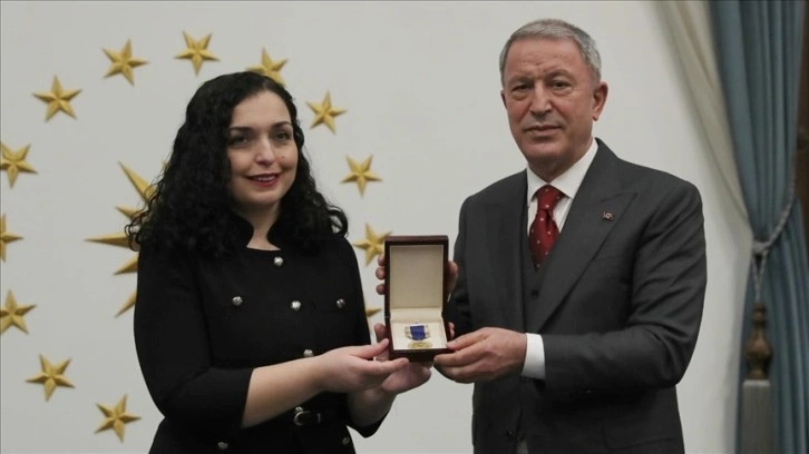 Milli Savunma Bakanı Akar'a Kosova Cumhurbaşkanlığı Askeri Madalyası tevcih edildi