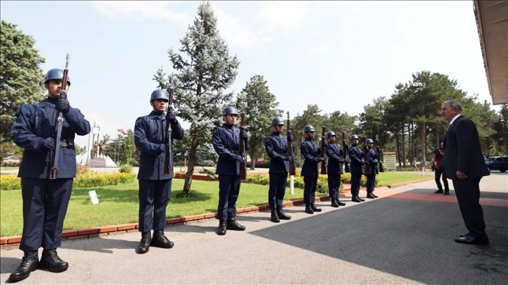 Milli Savunma Bakanı Akar'dan, 9. Ana Jet Üs Komutanlığına ziyaret